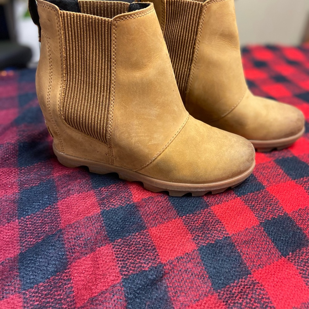Sorel Joan of Arctic Wedge Camel Leather Boots.